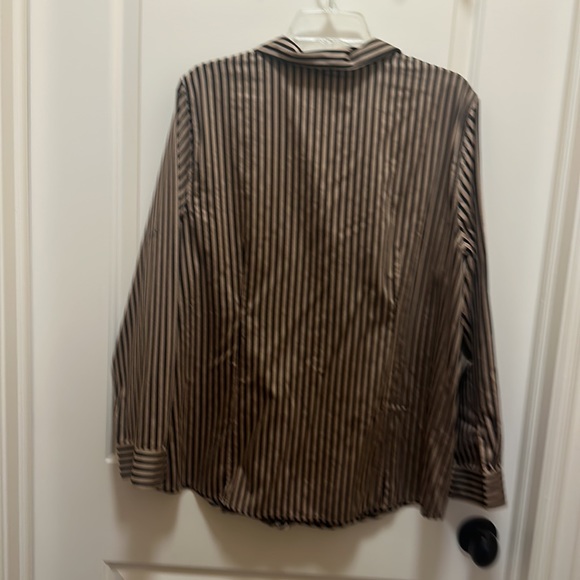 Chico’s gold and black button up top. Button up. 100% cotton. - Picture 4 of 6